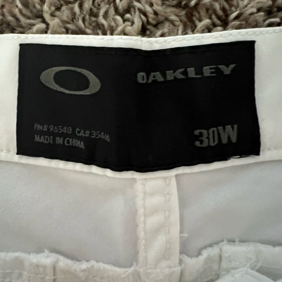 Men’s White Oakley Golf Shorts NWOT - Picture 3 of 4